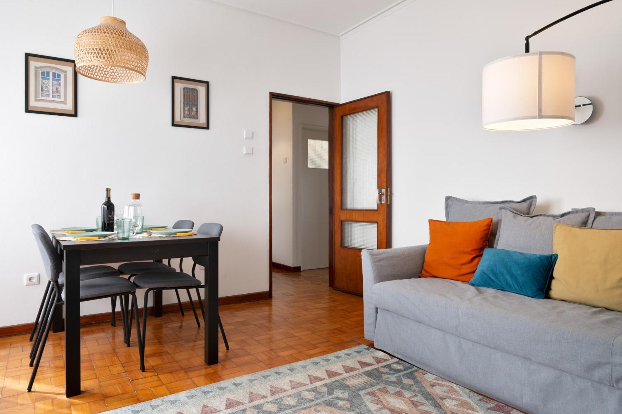 ! Luminous 2br Floor ! Praca Da Republica * Porto