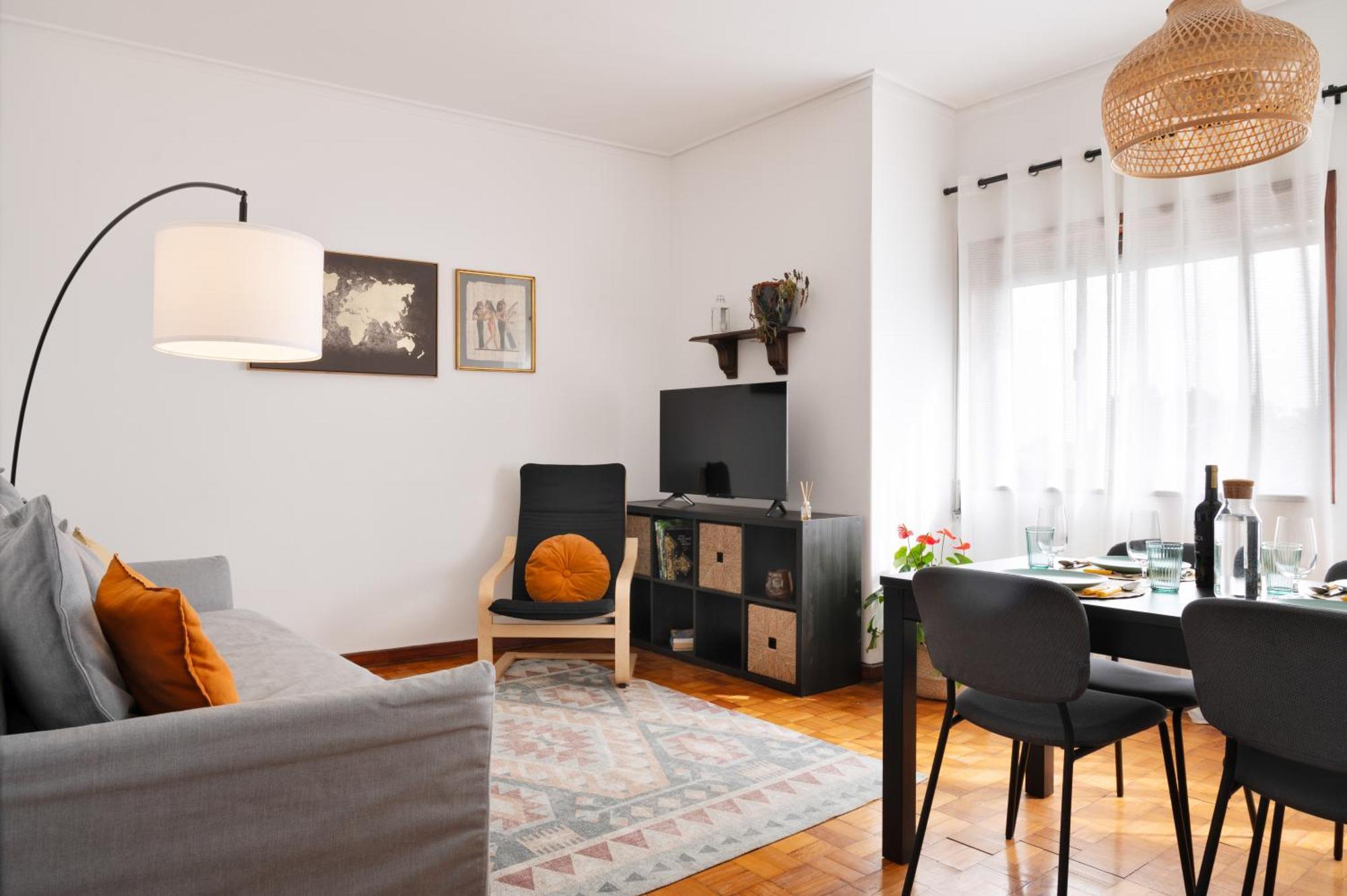 ! Luminous 2br Floor ! Praca Da Republica Apartment